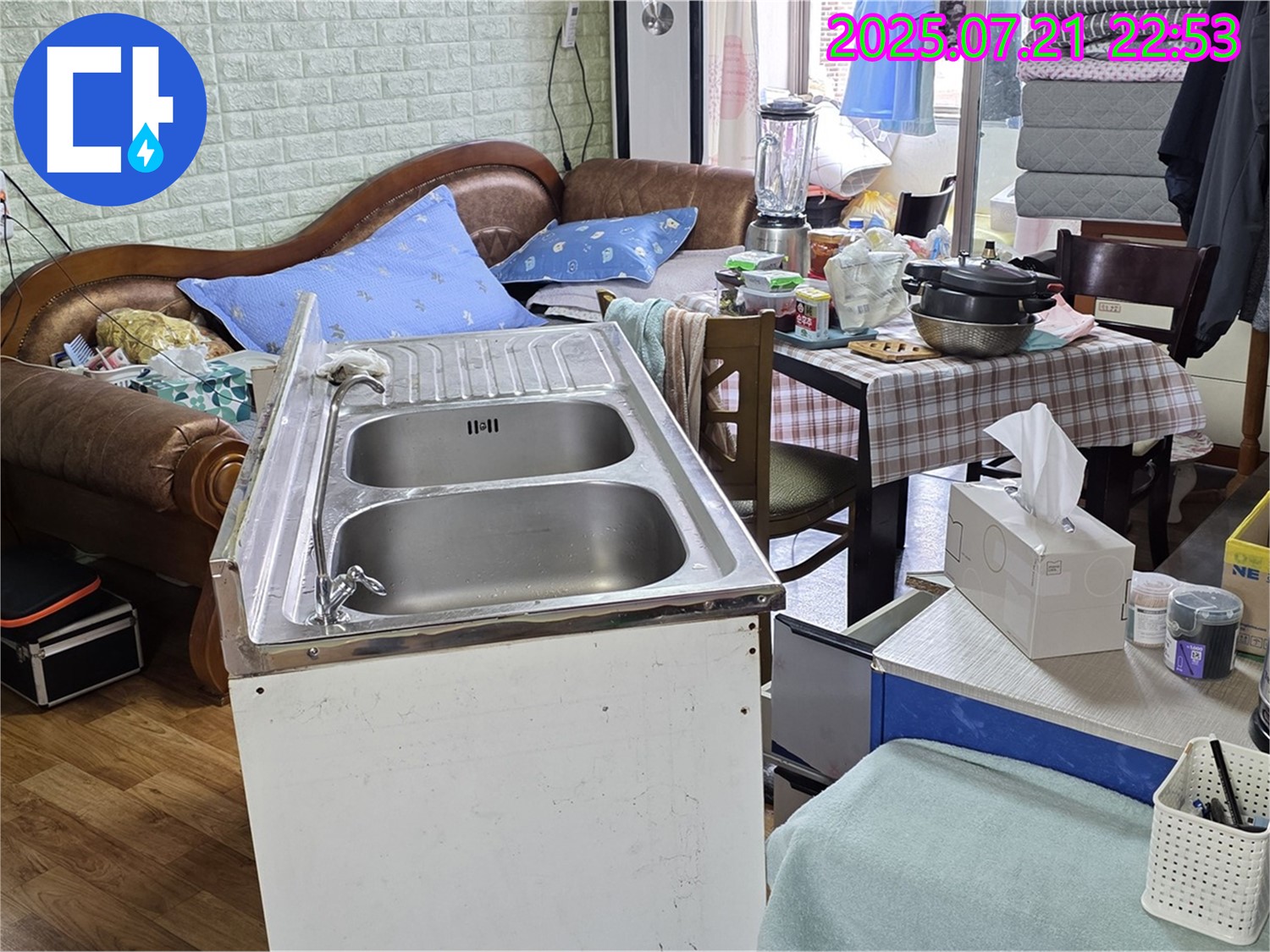진건읍 사릉리 싱크대 옆면 누수 - 꼼꼼한 점검으로 누수 원인을 찾아 해결했습니다.