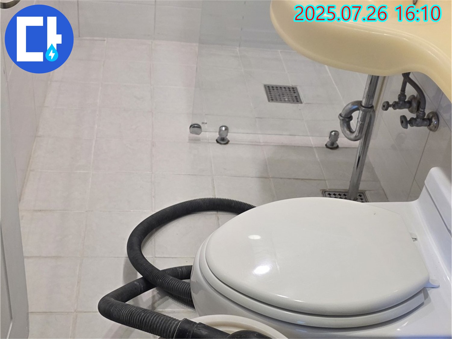 과천 누수 - 아랫집 화장실 누수, 정확한 원인 파악이 중요
