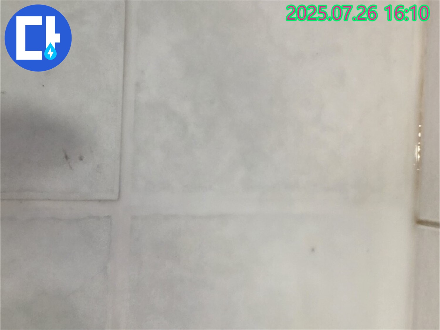 과천 문원동 타일 틈새 곰팡이 냄새 - 곰팡이 냄새로 인한 누수, 원인 파악부터 완벽한 해결까지 책임집니다.