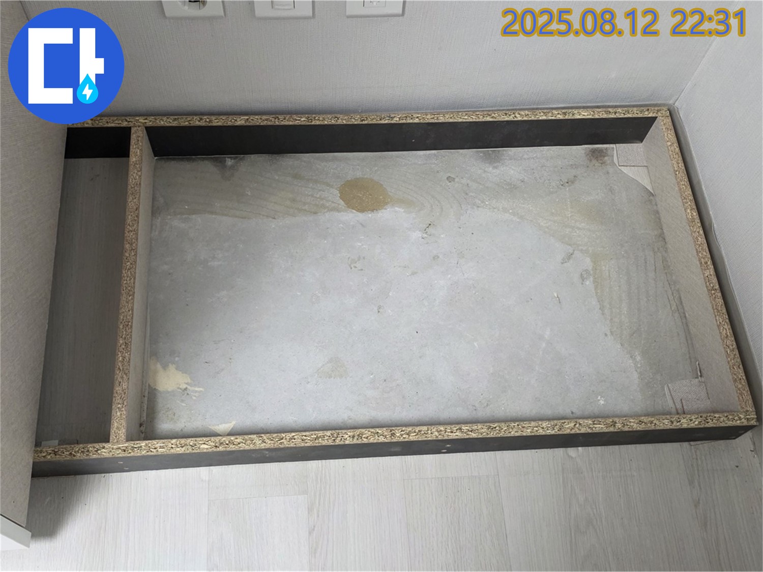 싱크대 철거 후 방수 마감 - 꼼꼼한 시공