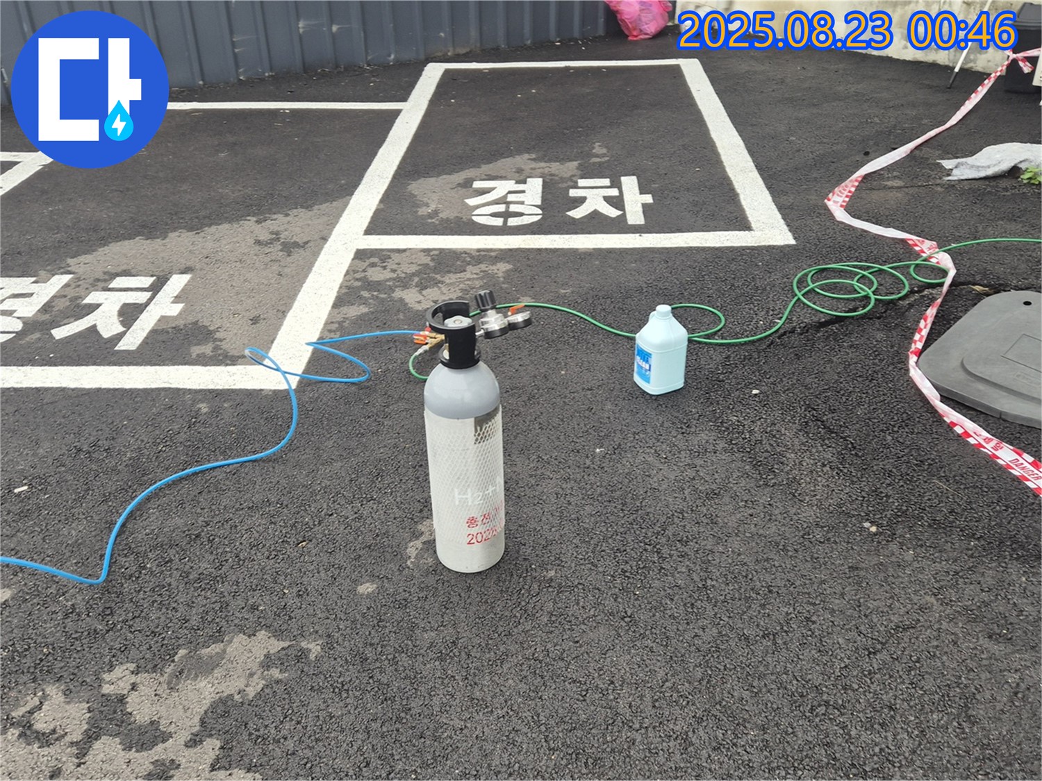 철원 서면 주차장에서 가스 탐지를 통해 정확한 누수 위치를 찾아 시원하게 해결하고 있습니다 - 빠르고 확실하게 해결합니다.