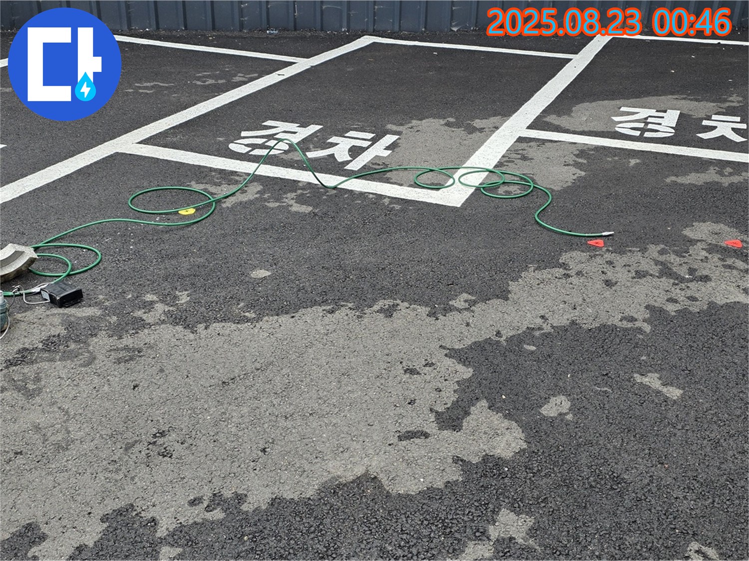 와수리 주차장 누수 - 숙련된 기술로 꼼꼼하게 누수 지점을 탐지하고 있습니다.