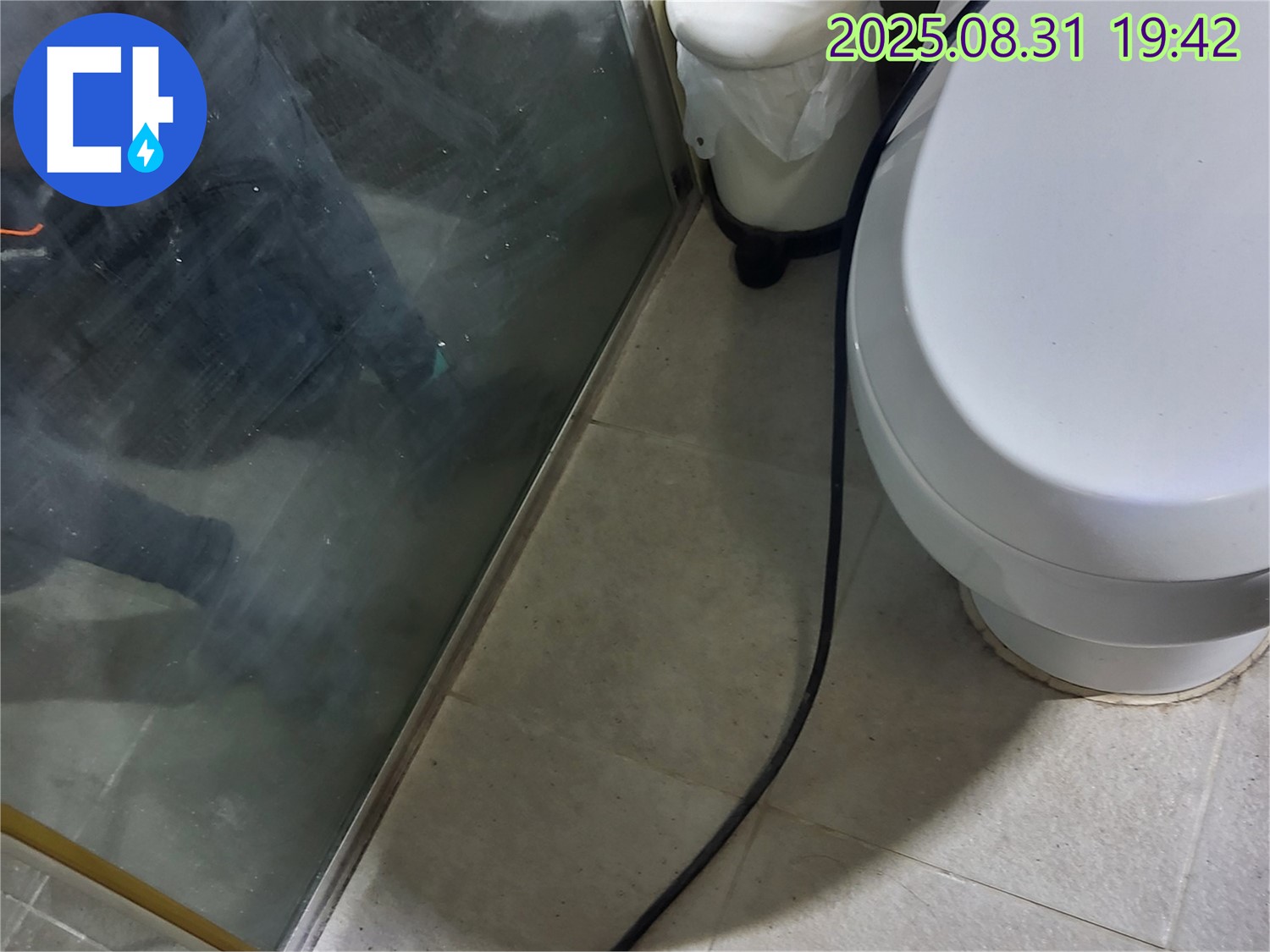 운중동 누수 문제 - 욕실 천장 물 떨어짐, 윗집 문제 여부 확인 - 꼼꼼한 점검과 진단