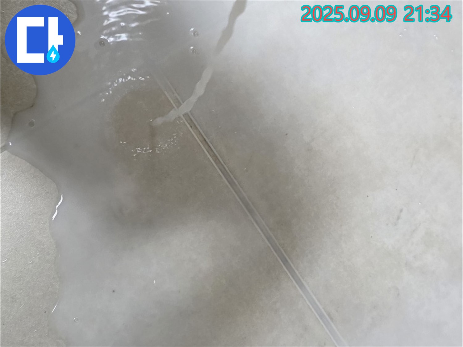 양주 옥정동 율정마을 13단지 아파트 누수 - 싱크대 아래 누수를 꼼꼼하게 수리하는 작업입니다.