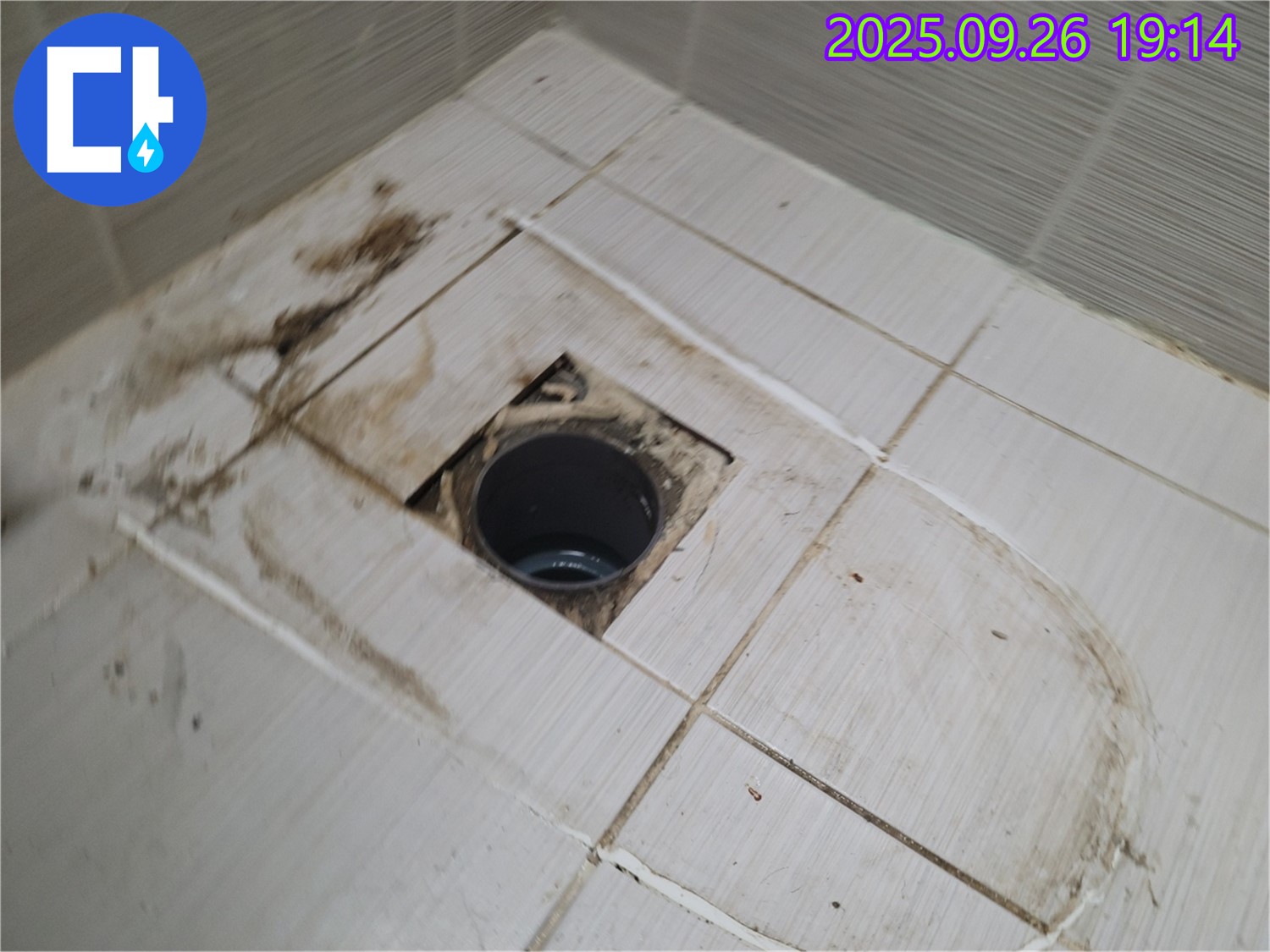 동두천시 변기 누수 - 배관 주변 오염으로 인한 누수 원인을 진단하는 과정