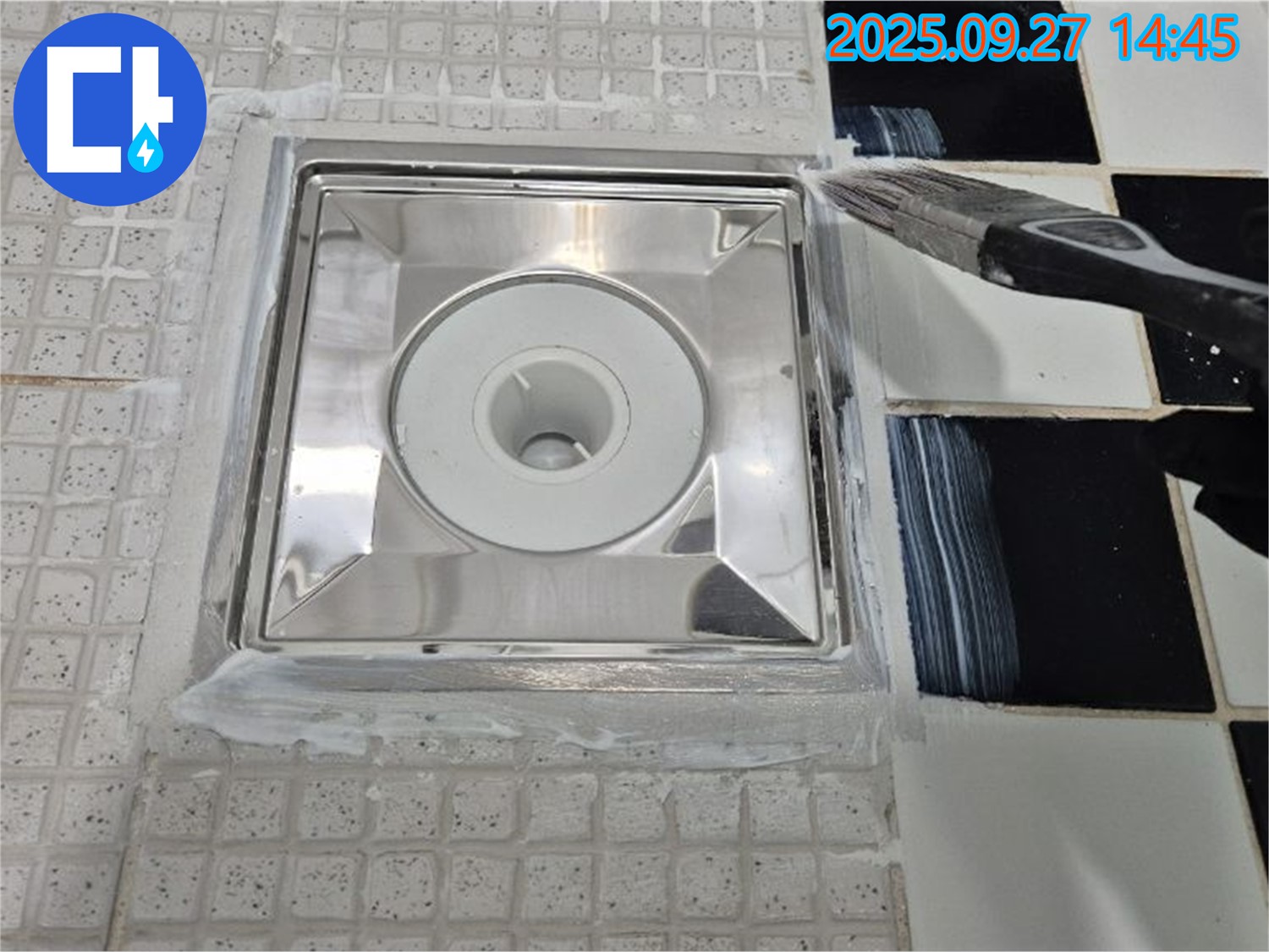 양주시 광적면 광석리 - 욕실 배수구 누수 방지를 위한 꼼꼼한 실리콘 작업.