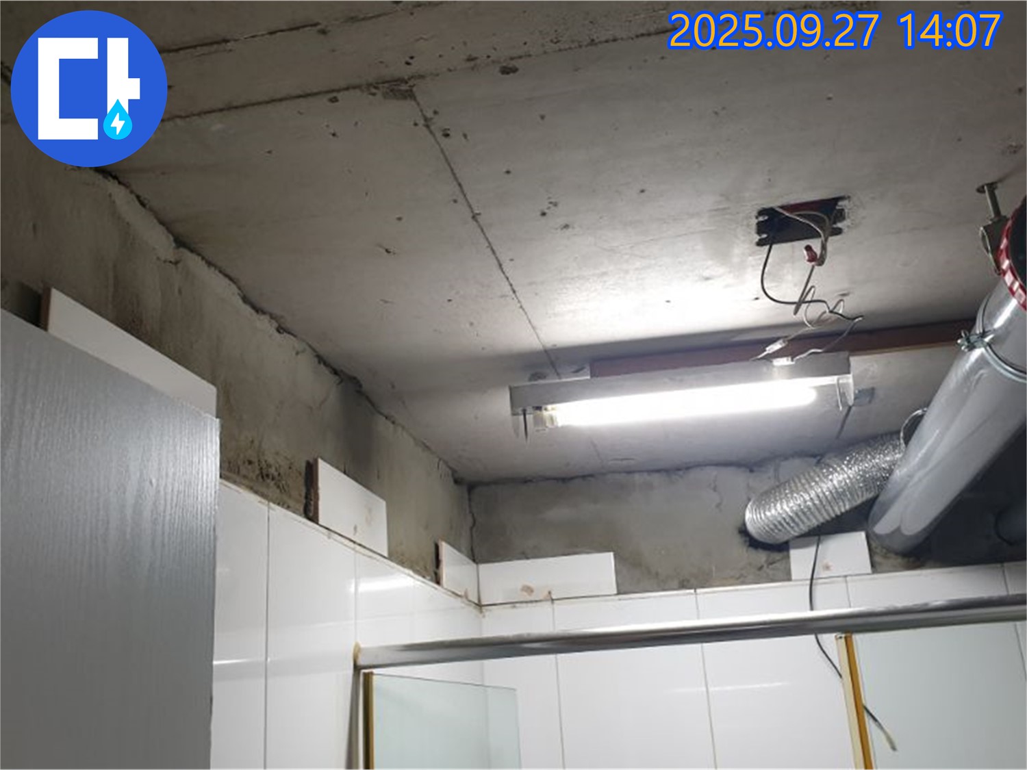 양주 광석리 누수 - 누수 예방을 위해 꼼꼼하게 점검하는 모습입니다.