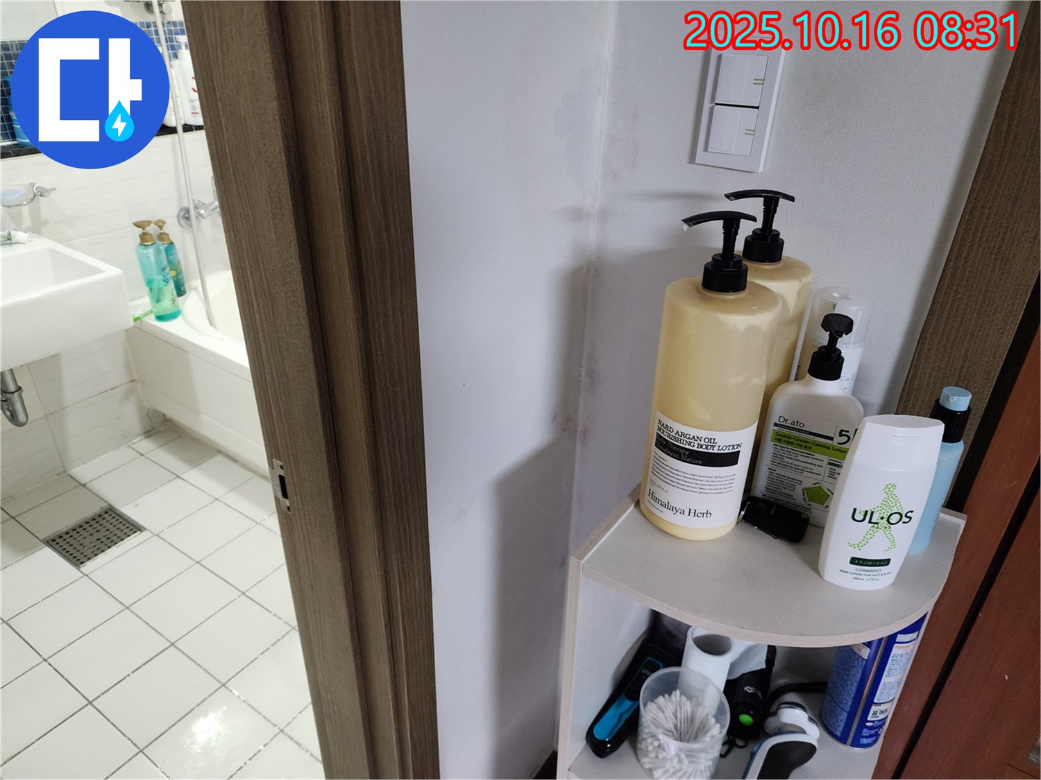 양주 경신리 욕실 누수 - 벽 곰팡이와 물 얼룩, 누수 점검 필요
