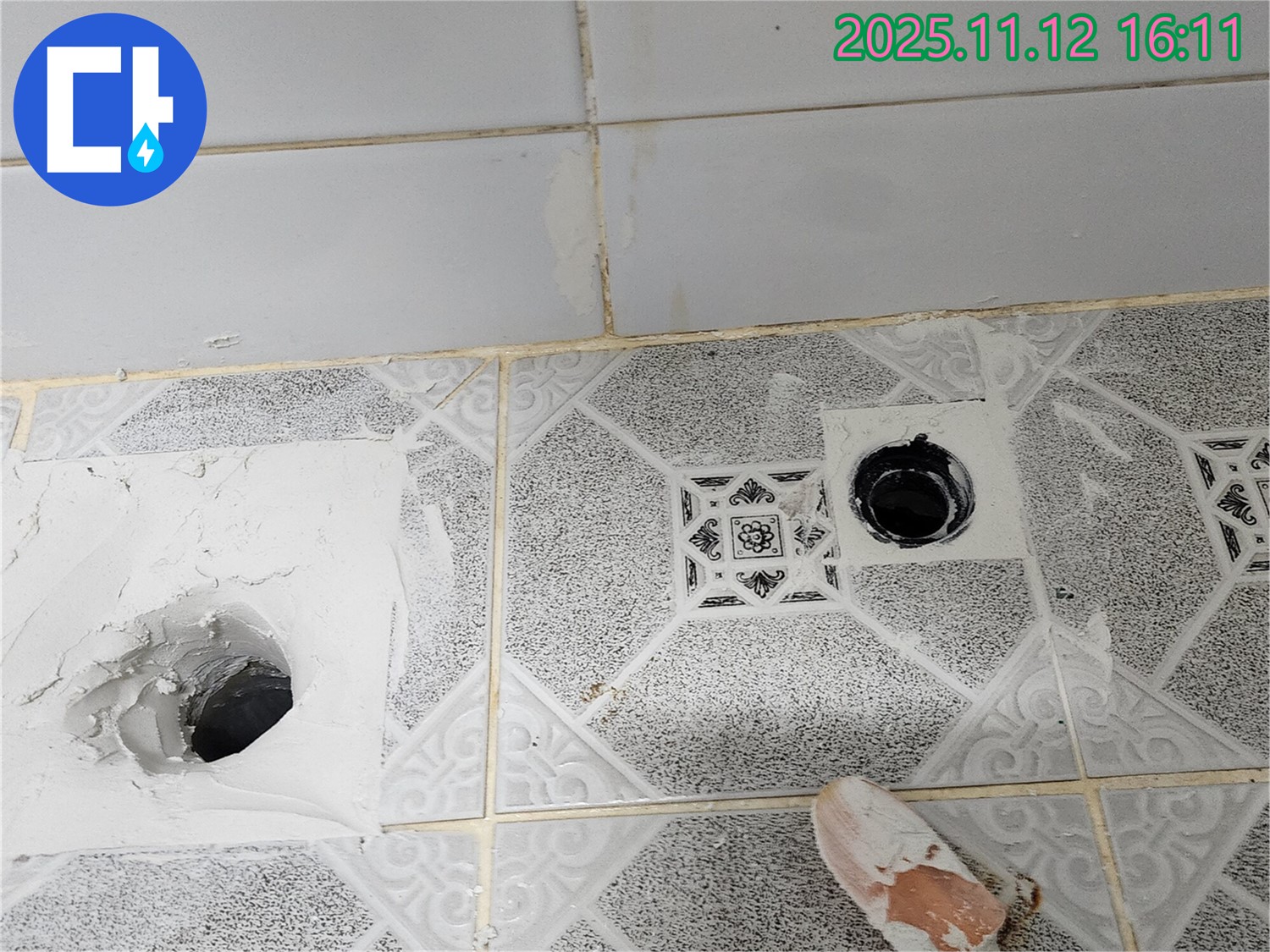 포천 군내면 구읍리 욕조 누수 - 낡은 실리콘 제거 후 꼼꼼한 재시공으로 해결!
