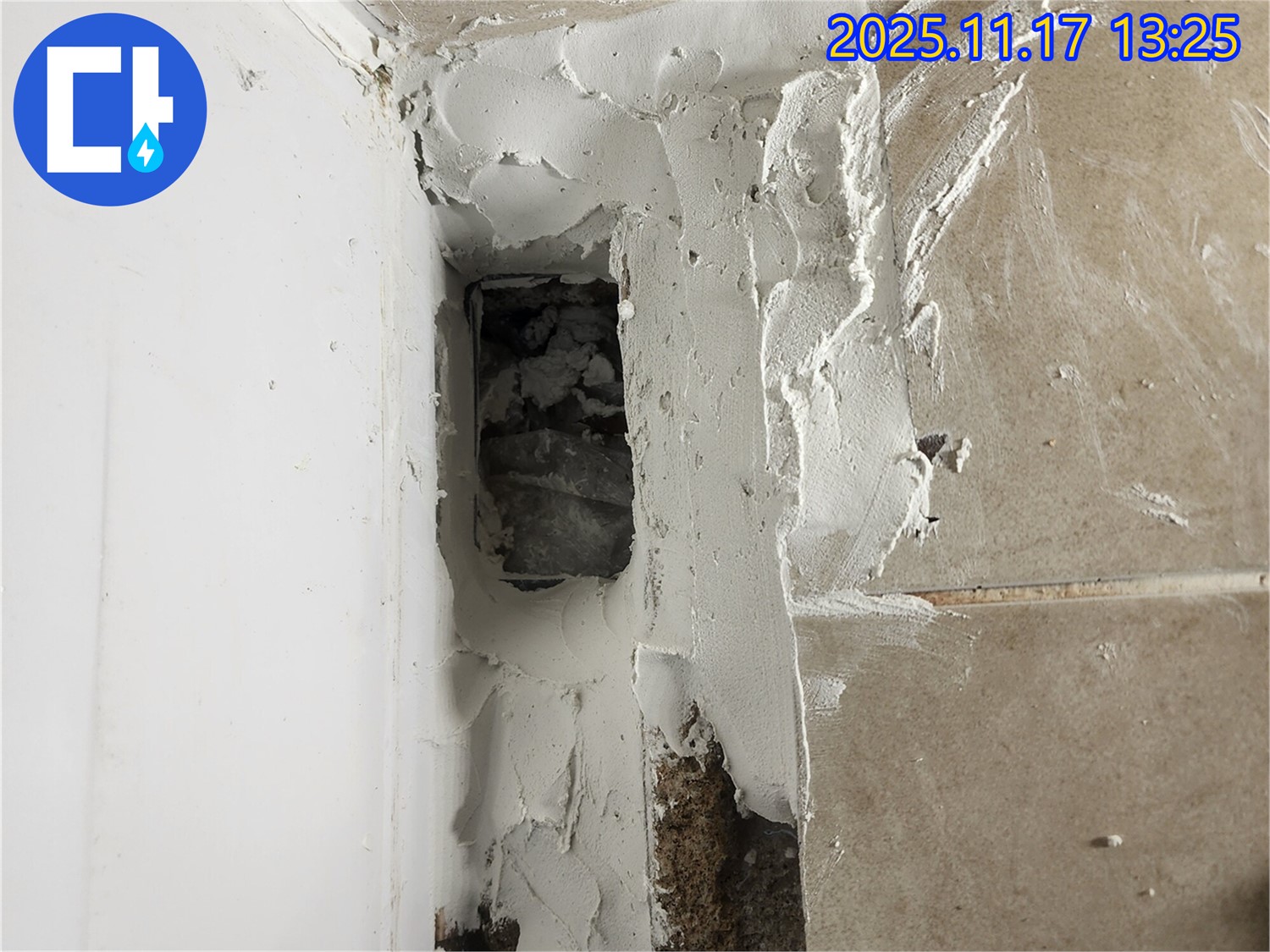 포천 군내면 하성북리 욕조 배수구 주변 누수 보수 - 꼼꼼한 메꿈 작업으로 누수 해결