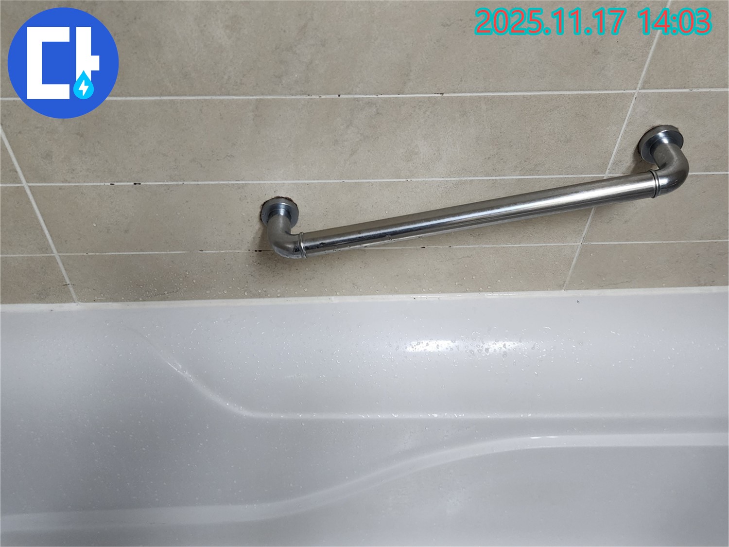 포천 군내면 하성북리 욕조 - 안전 손잡이 설치로 미끄럼 걱정 끝!