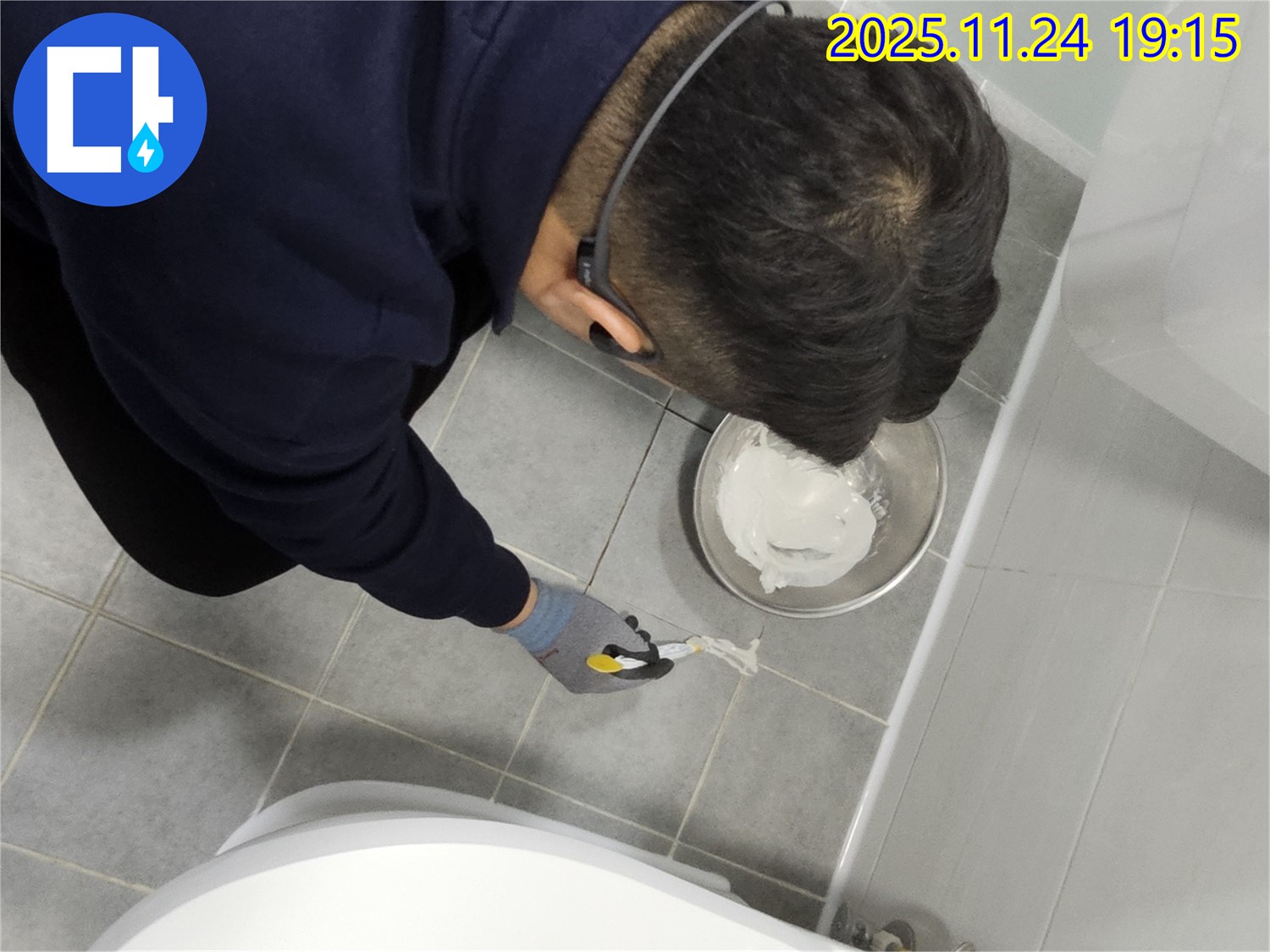 도화동 현대아파트 화장실 타일 틈새 메꿈 시공 - 꼼꼼한 시공으로 누수 완벽 차단