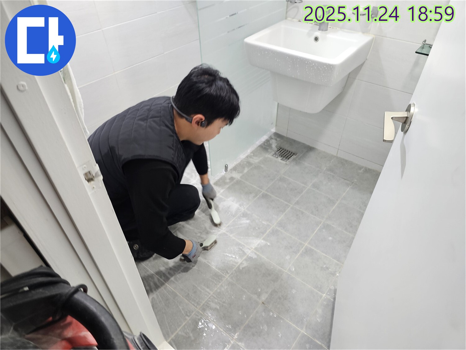 도화 현대아파트 욕실 - 타일 틈새 찌든 때 제거 및 방수 코팅 작업
