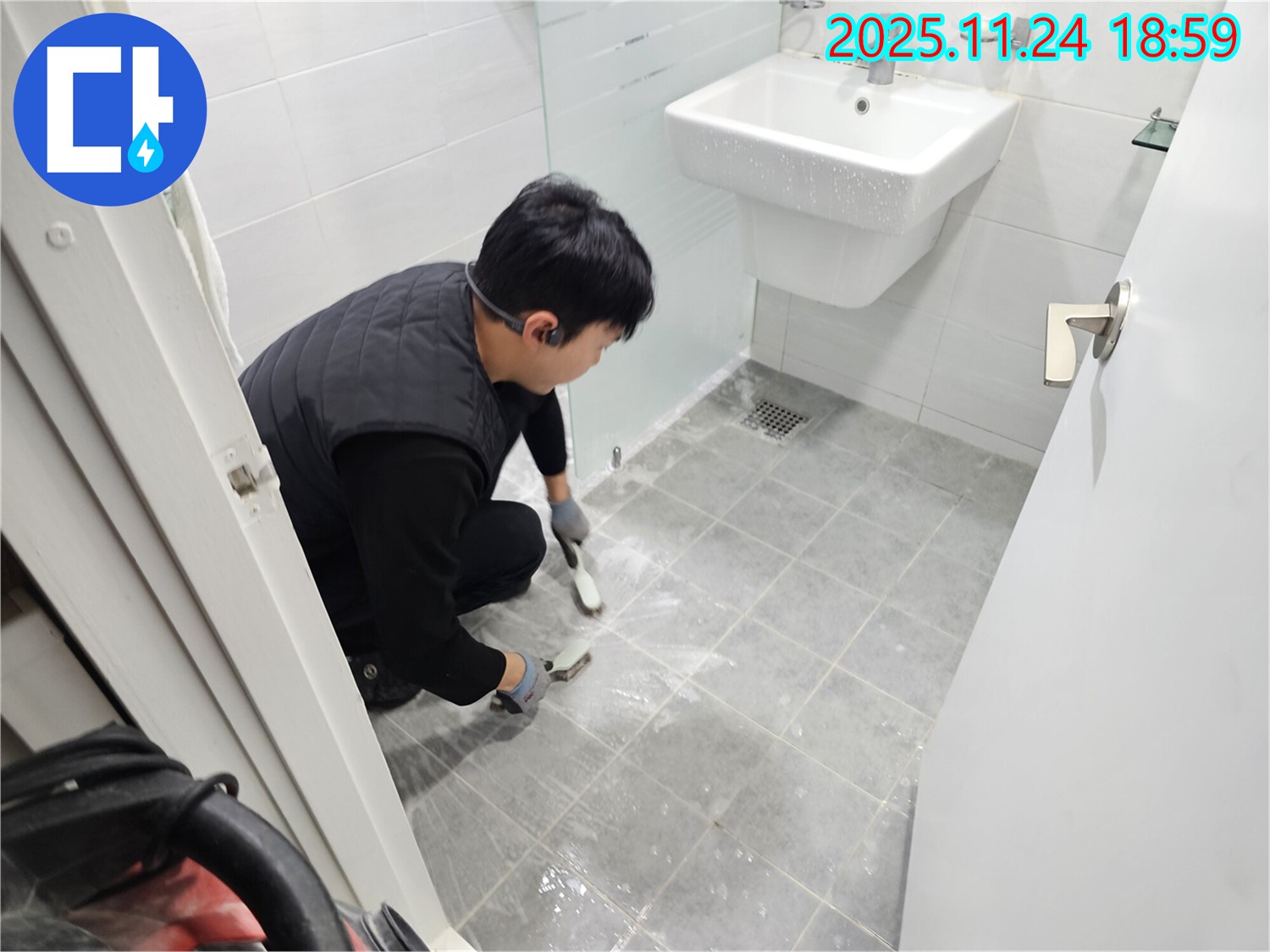 마포구 도화동 현대1차 아파트 욕실 - 타일 틈새 백시멘트 보수로 누수 해결