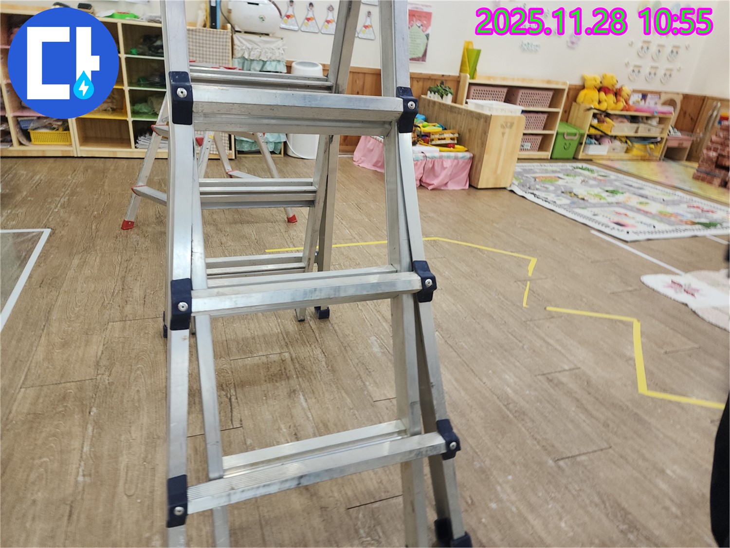 포천 신북면 금동리 누수 탐지 준비 - 누수 탐지를 위해 필요한 모든 장비를 챙겨 준비하는 모습입니다.