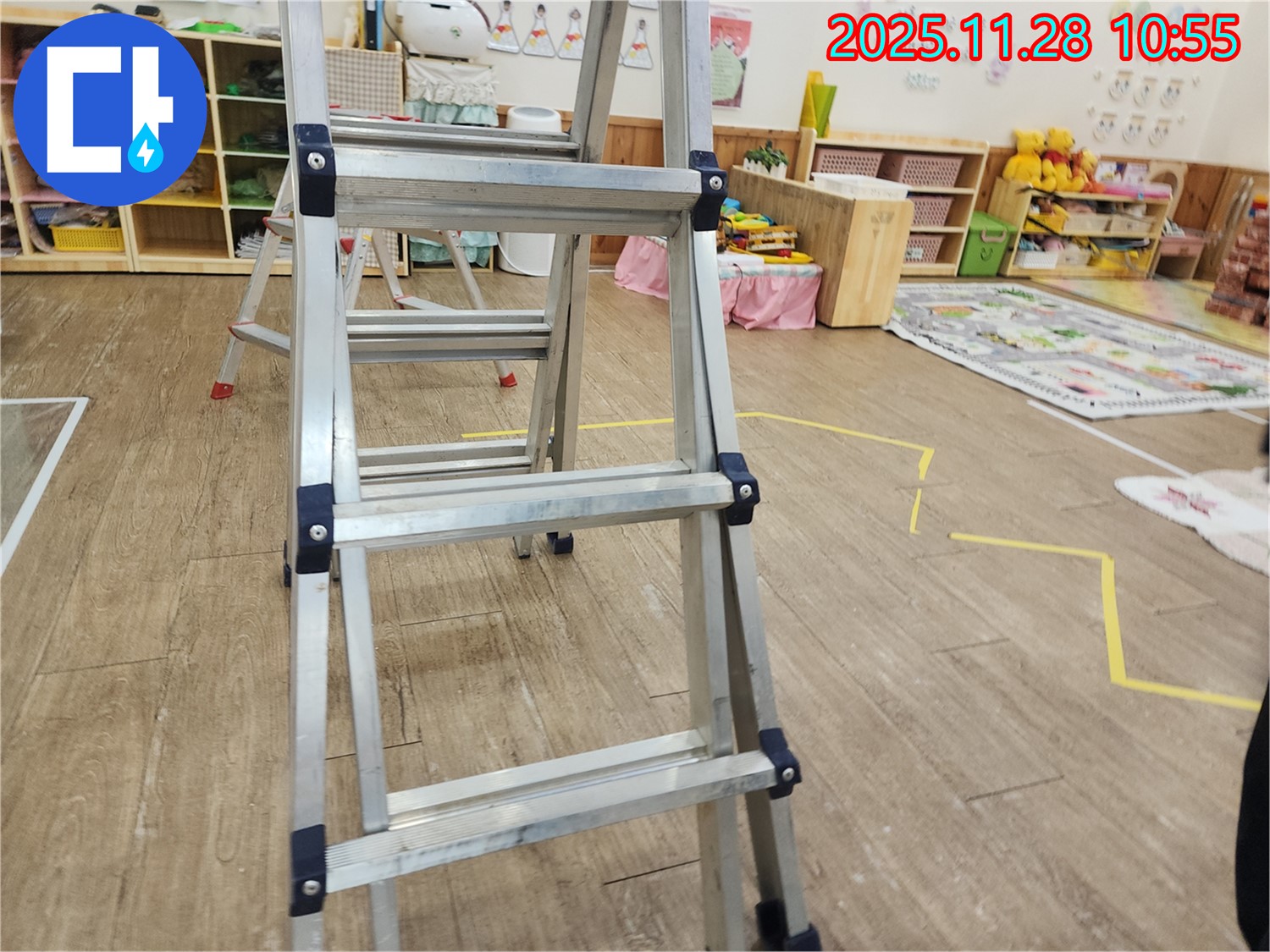 포천 신북면 금동리 누수 - 새 배관을 꼼꼼하게 연결하여 누수 가능성을 완벽하게 차단하는 모습입니다.
