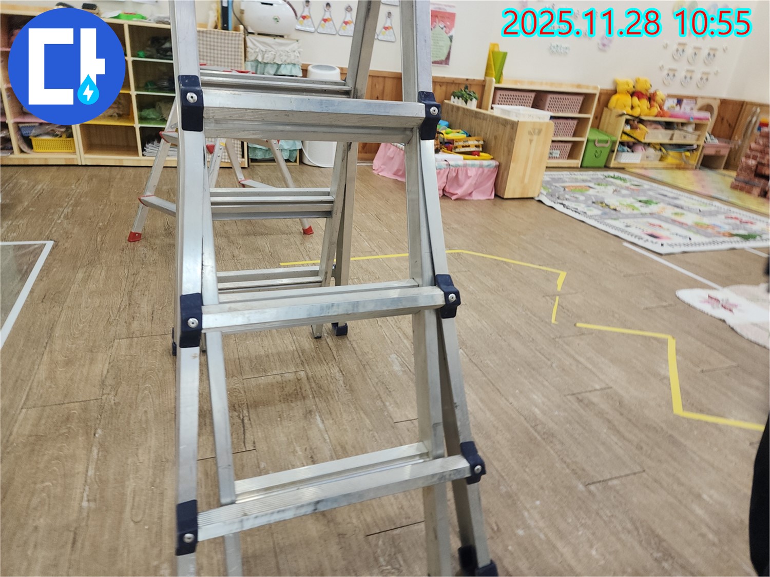 포천 신북면 금동리 누수 - 정확한 누수 탐지를 위한 전문 장비들을 준비하는 모습입니다.