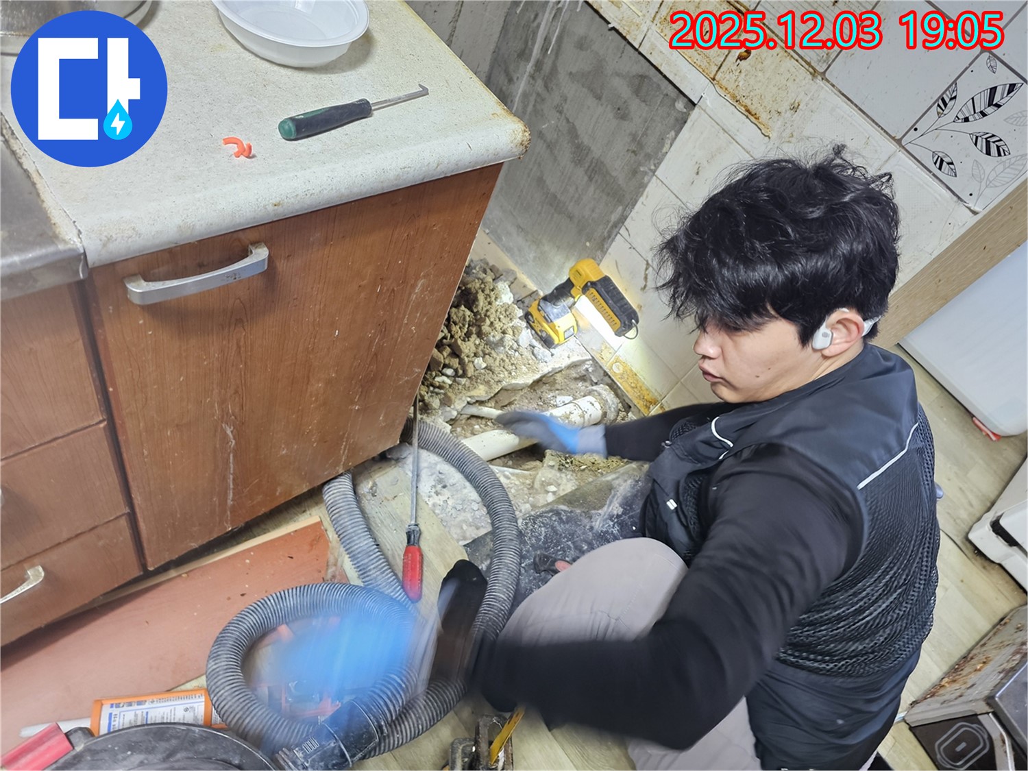 만안구 프라자아파트 206동 베란다 누수 차단 - 꼼꼼한 시공으로 누수 걱정 없이 쾌적한 공간을 만들어 드립니다.