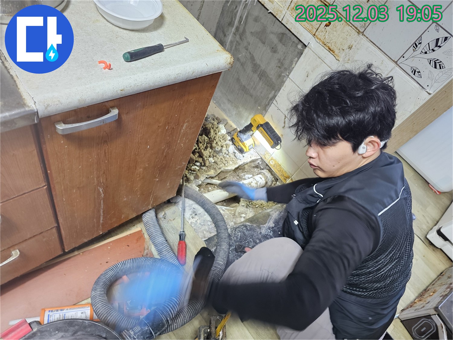 만안구 프라자아파트 206동 베란다 누수 차단 - 꼼꼼한 시공으로 누수 걱정 없이 쾌적한 공간을 만들어 드립니다.