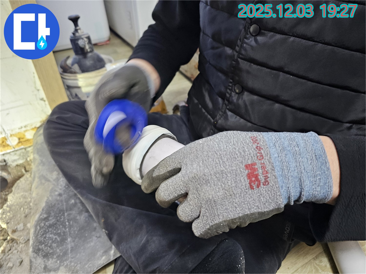 누수 방지를 위한 테프론 테이프 시공 - 꼼꼼한 전문가의 손길!