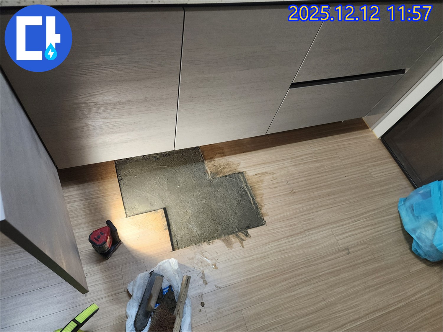 포천 영중면 주방 타일 곰팡이 - 누수 원인 제거 및 완벽 재시공!