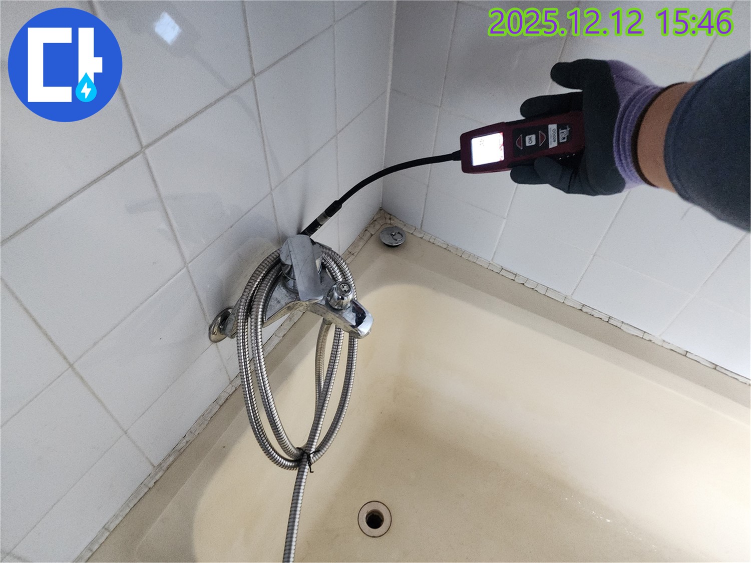 포천 영북면 샤워기 타일 틈새 누수 - 가스식 누수탐지기로 꼼꼼하게 누수 문제를 해결합니다.