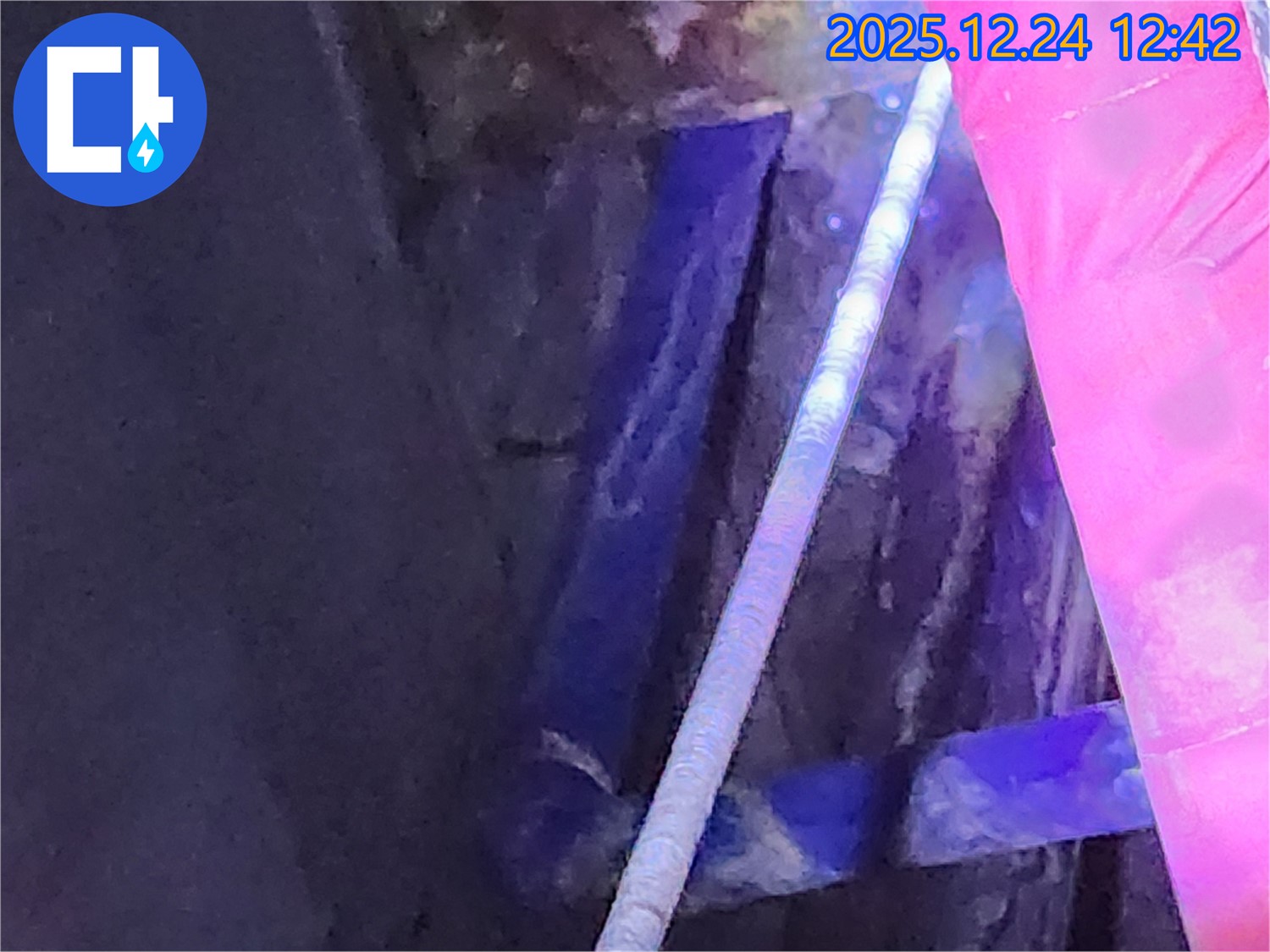 중계4동 누수 현장에서 고객님의 소중한 공간을 지키는 모습 - 안전하게!